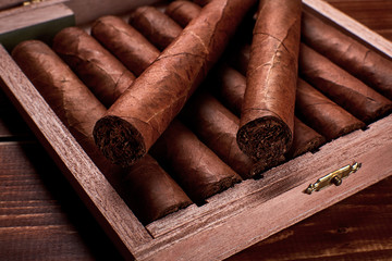 Closeup photo of a wooden box with cuban cigars © Forgem