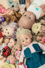Obraz premium Many old dolls lies on floor in children room