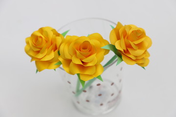 折り紙で作ったバラの花