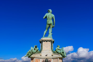 Obraz premium Piazzale Michelangelo (Michelangelo Square) with bronze statue of David, the square with panoramic view of Florence, Italy