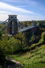 Foto vertical del famoso puente colgante de Bristol en el Reino Unido