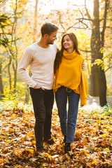 Fototapeta premium Full length of a beautiful young couple in love