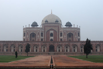 Obraz premium Side view of Humayun's Tomb, Delhi, India