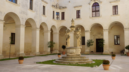 Fototapeta na wymiar Cloister of the cathederal abbey in Lecce