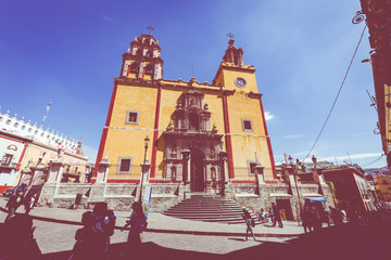 Fototapeta na wymiar Basilica of Our Lady of Guanajuato cathedral and Plaza de la Paz in Guanajuato City, Mexico.