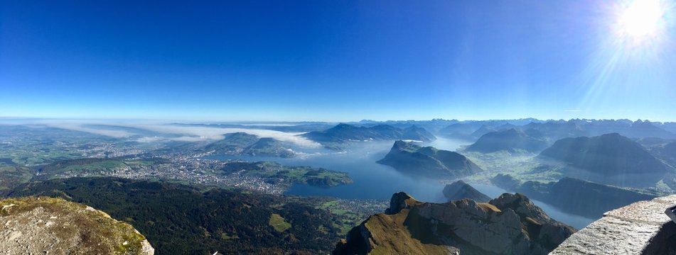 vista panoramica desde el monte pilatus de la ciudad de Lucerna y sus lagos en suiza