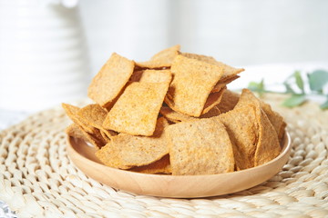 A snack similar to chips. It's called millet crisp crust
