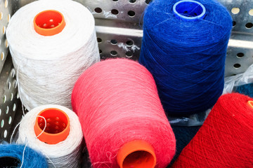 Garnrollen in der Textilindustrie
