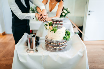 Torte anschneiden