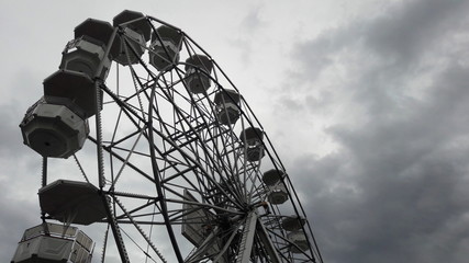 Ruota panoramica in primavera