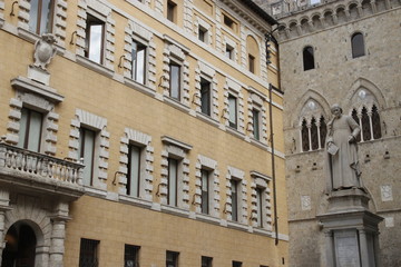 Fototapeta na wymiar Architecture in the old town of Siena