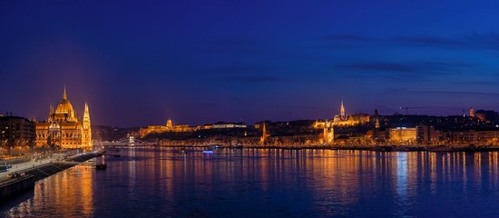 Fototapeta na wymiar Budapest by the Duna river