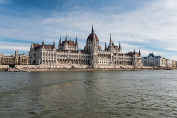 Fototapeta premium rejs po Dunaju z węgierskim parlamentem w Budapeszcie