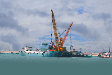 Container ship For morning import and export