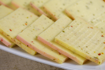 fromage à raclette dans une assiette