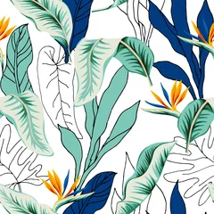 Behang Tropische strelitzia bloemen, groen, blauw, overzicht palmbladeren, witte achtergrond. Vector naadloos patroon. Jungle gebladerte illustratie. Exotische planten. Zomer strand bloemmotief. Paradijs natuur © ojardin