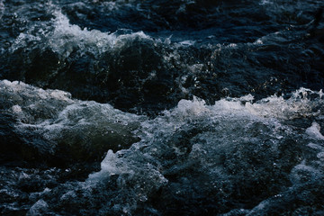 Fototapeta premium waves crashing on rocks