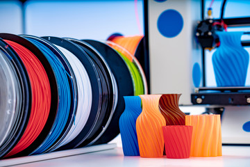 3D Printer Plastic filament for 3D printer and printed products in the interior of the design office - obrazy, fototapety, plakaty