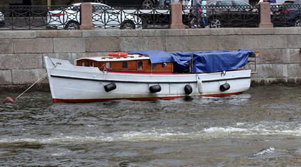 Obraz premium Parked pleasure boat