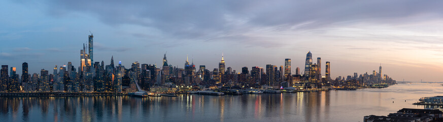 Fototapeta na wymiar New York skyline at Sunset