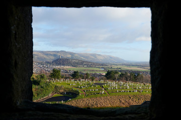 Obraz premium Landscape from Stirling Castle. In the background the monument to William Wallace and a cemetery. Edinburgh, Scotland, UK. 1-3-2019