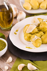 Potato gnocchi stuffed with pesto sauce.
