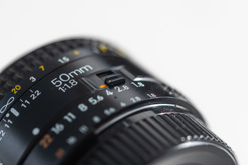 Detailed pictures of two  old focal lengths for digital SLR cameras