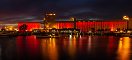 Old Port / Industrial Area of Quebec City at Night © Gilberto Mesquita