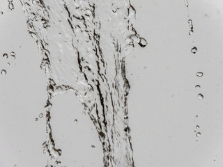 Taking advantage of the rain to capture drops of water at the right time