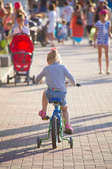 Obraz premium funny girl and bicycle