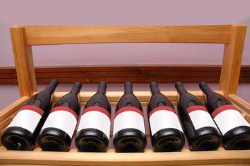 Naklejka premium Leaning red wine bottles on the table at restaurant.