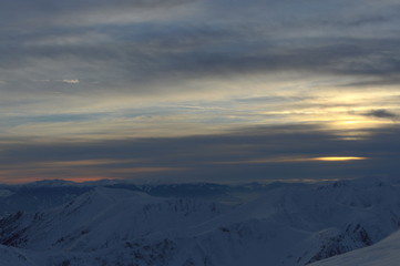 Fototapeta na wymiar kolorowy zachód słońca na Tatrami