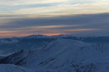 kolorowy zachód słońca na Tatrami