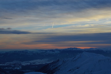 zach&oacute;d słońca na tatrami