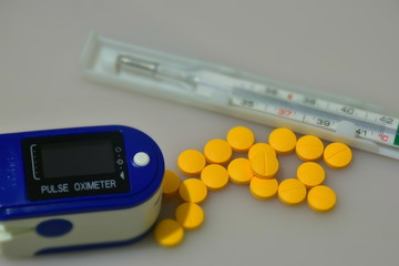 Medicine per la febbre. Covid