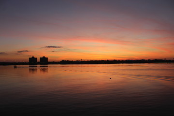 Obraz premium Beautiful Florida Sunset over the North Causeway River in New Smyrna Beach. 
