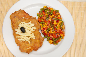 Stuffed fillet and vegetable salad