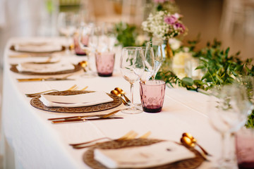 detail of the decoration of the presidential table at a wedding