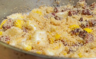 bacon farofa in the pan on the wooden table