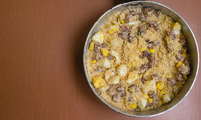 bacon farofa in the pan on the wooden table