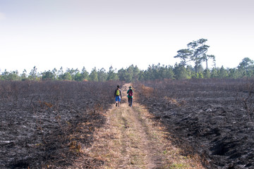 Obraz premium couple walking walkway burned down