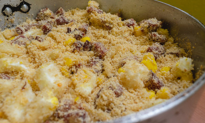 bacon farofa in the pan on the wooden table