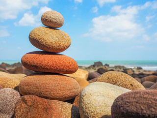 Fototapeta na wymiar Stack balance pepples on pepples beach on freshness day aginst blue sky , use for background