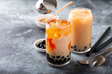 Making milk bubble tea with tapioca pearls