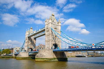 Fototapeta na wymiar Tower Bridge crossing the River Thames in London, United Kingdom