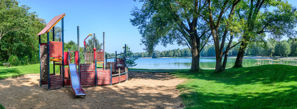 Morgendliche Ruhe am Kuhsee in augsburg