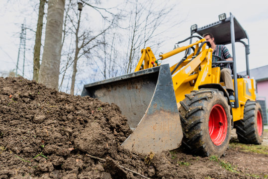 Gartengestaltung mit einem kleinen Radlader