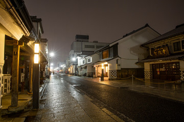 雪降る松本の街並み