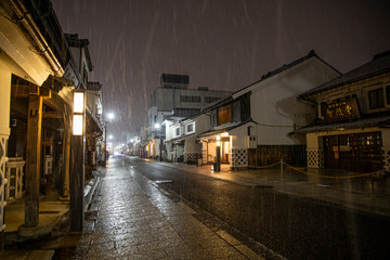 雪降る松本の街並み