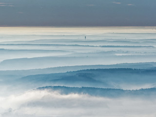 photos aériennes de la vallée de la Seine dans la brume à Vernon dans l'Eure